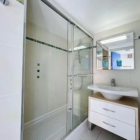 3227-appart 4 Personnes Climatise Donnant Sur Le Port Apartment